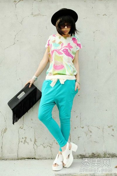 初夏如何搭配哈伦裤和t恤和衬衫都可以