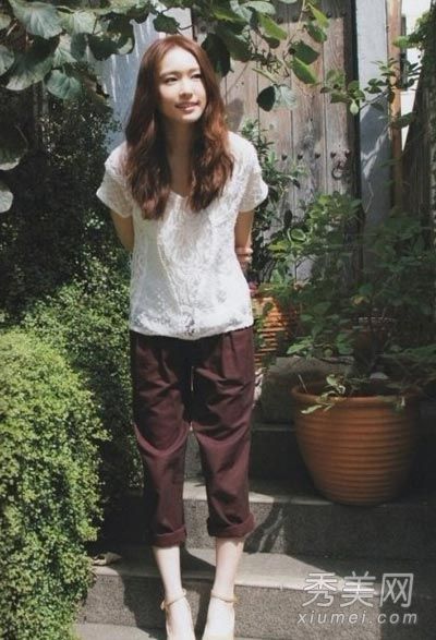 八件日式服装很流行，有点新鲜和复古的风格。