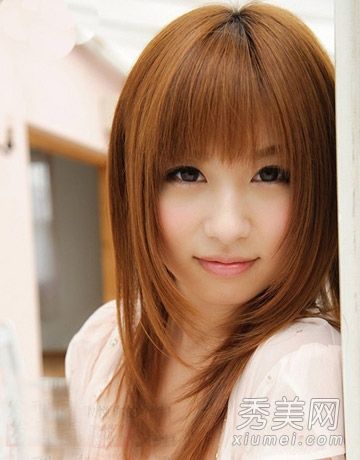 圆脸适合留齐肩长的头发,抖掉圆脸来重塑V面女神。