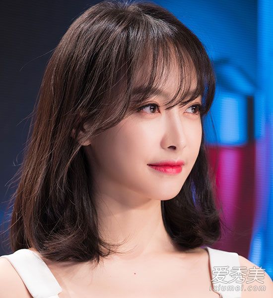 对宋茜近期发型的总结,从铁臂女人到精灵刘海,都是很大的帮助。