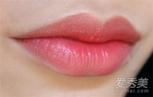 最流行的圣罗兰圆管是什么颜色？圣罗兰圆管和方管的区别