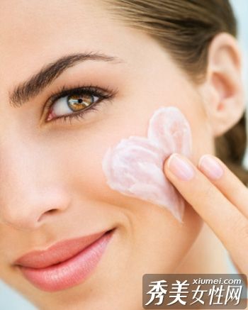 摩擦护肤品有更强的按摩效果。