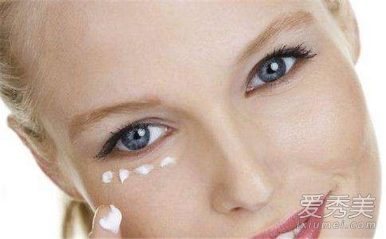 使用眼霜会导致脂肪颗粒和斑点吗