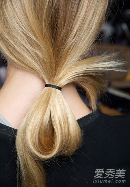 马尾辫打结技巧让外国人折扇尾巴