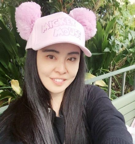 王灏儿最近照片的曝光时间和皱纹在哪里?