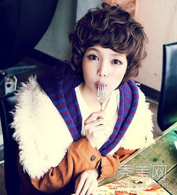 圆脸女孩建议烫发时间短,瘦脸女孩也建议烫发时间长。