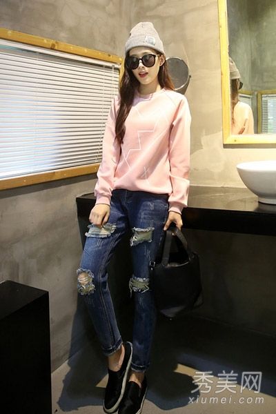 毛衣或紧身裤毛衣正好适合凉爽的天气。