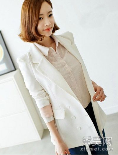 韩凡儿的小西装外套彰显成熟气质之美