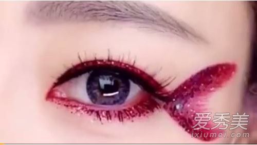 如何画美人鱼的眼妆
