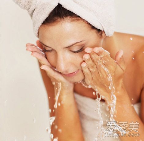 洗脸时小苏打粉能去角质吗?