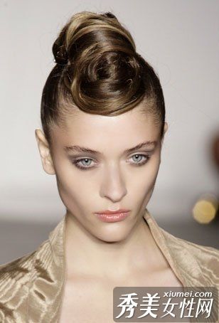 哥特式面包变成优雅的公主