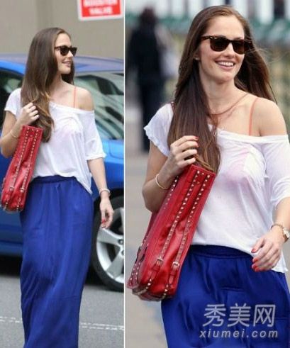 在炎热的夏天,将露肩的t恤和性感的t恤搭配起来