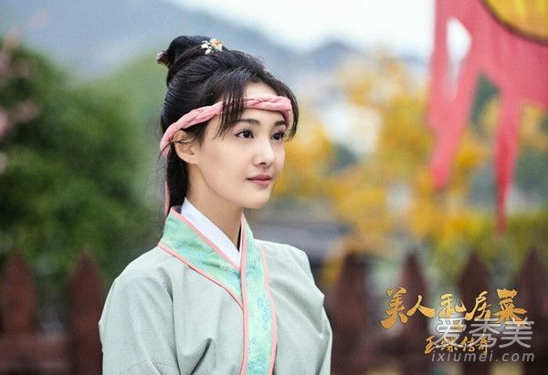 “美女的私房菜”郑爽宋玉娣走在线上用小刘海抓镜
