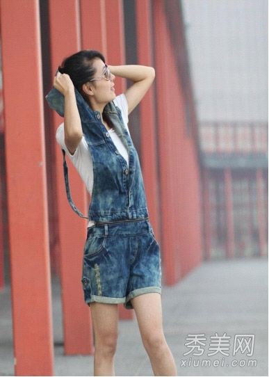 夏季复古吊裤带宽松、帅气、迷人