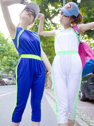 最好的朋友假装是街上最吸引眼球的人，当场杀死路人。