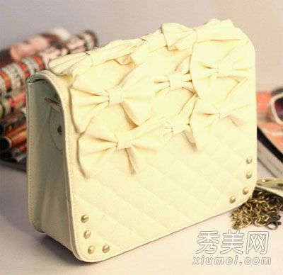 夏季闪光百搭包，展示多种颜色