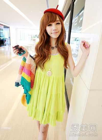 萝莉女孩清新展示夏装美潮
