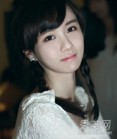 方脸适合什么样的发型?斜刘海可塑小号美女