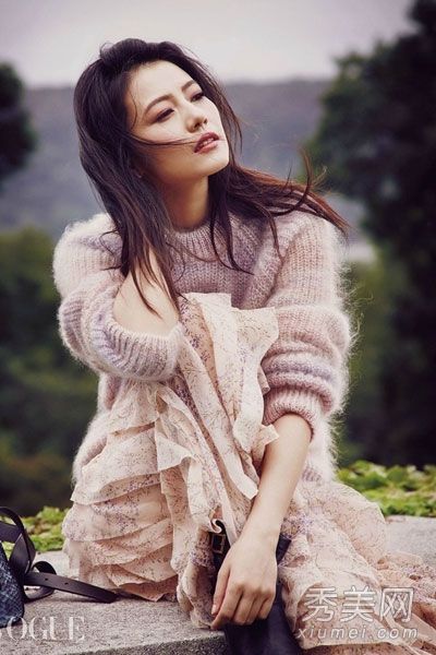 学高圆圆毛衣配碎花裙浪漫小清新风