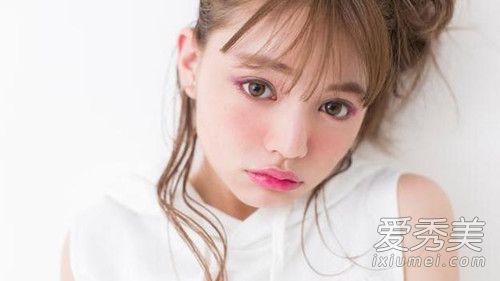 这种秋冬季的桃花妆,即使又高又冷,也挡不住你的魅力。