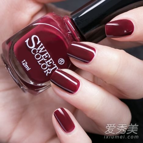 红酒指甲油搭配