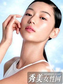 为明亮的眼睛补充水分的五个技巧