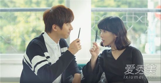 残疾人聚会也可以画适合约会的“桃花眼”。