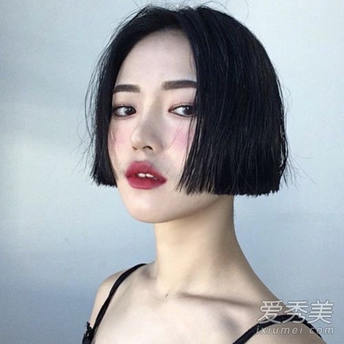 夏天我必须改变我的发型。我怎么能不尝试这些风格就放手呢?