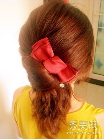 如何绑一个美丽的马尾辫甜美的部门侧发教程