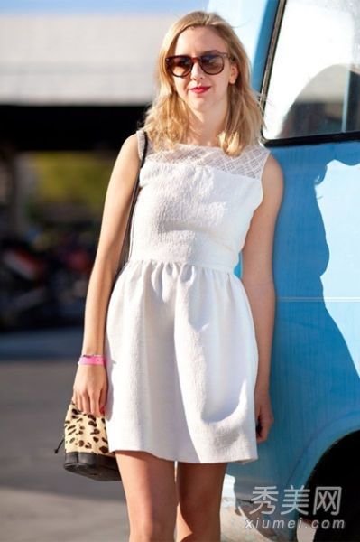 夏季时尚白色单品时尚搭配简单好看