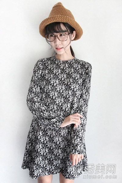 你在秋天穿什么？8件碎花连衣裙，让毛利女孩看起来更漂亮。