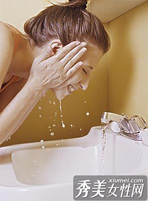 这四个步骤是“解渴”干燥的皮肤。