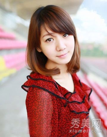 这个女孩的长脸适合什么发型?9种烫发风格和时尚妆容