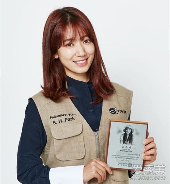 朴信惠的头发又剪短了吗?中长发是这个季节的新趋势吗?