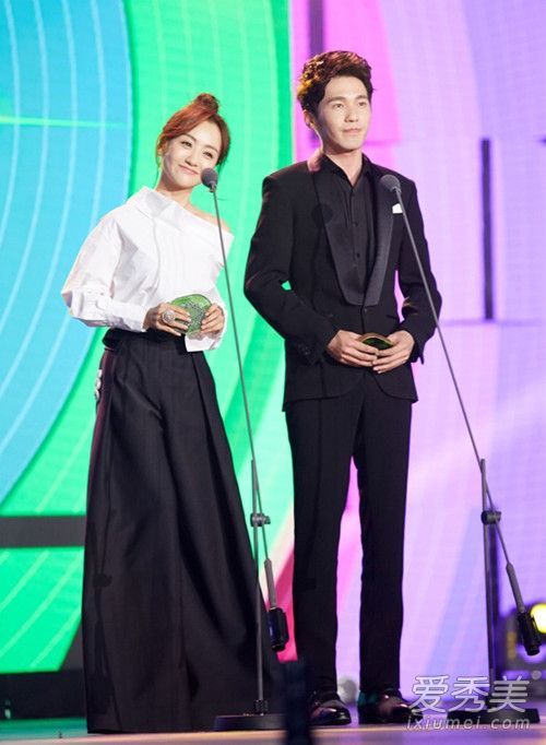 杨蓉的“小尾巴丸红头”真美!似乎是一样的