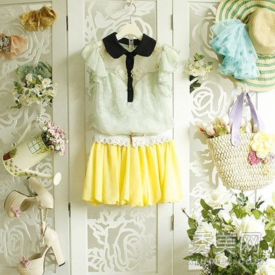 八件新夏装是夏季的时尚组合。