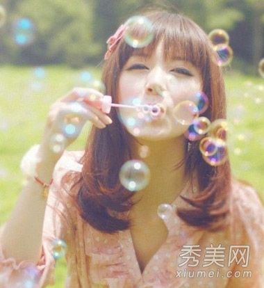 大脸型适合发型,刘海和梨花头被推荐为最热的发型。