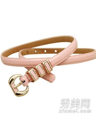 八条细腰带是夏季必不可少的时尚单品。