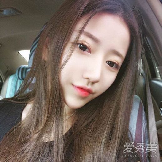 这个学生有好的直发还是卷发?卷发适合学生聚会
