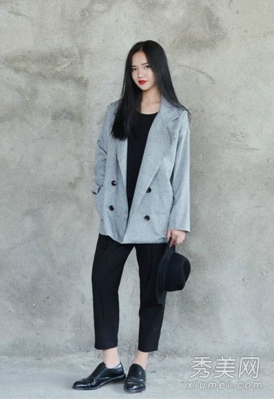 长裤长外套非常简单时尚。