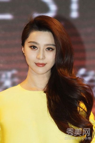 明星表演时,谁能最好地保持范女神的发型