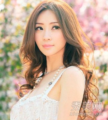 大脸型的女孩不需要担心9种发型,卷发和小脸型会显得苗条。