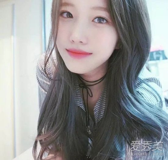 厌倦了单调的直发?你为什么没有大卷发