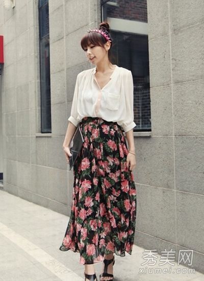 如何在不同季节穿着衬衫和印花长裙是可以的