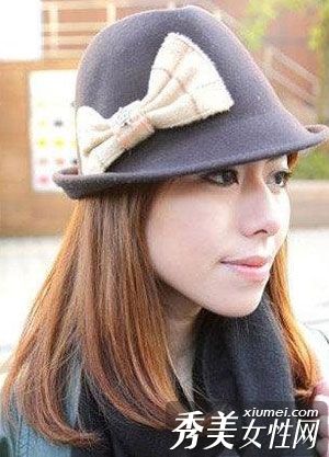 大潮中的人们有着超标准的发型,堪比混血的豆子。