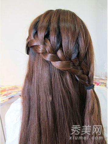 只要初学者学习了丰富多彩的韩式编辑和发型课程,他们就会学会。