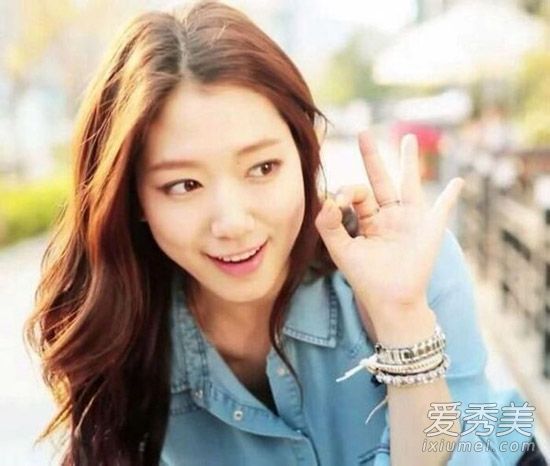 长发还是短发?圆脸女孩必须有四种发型。