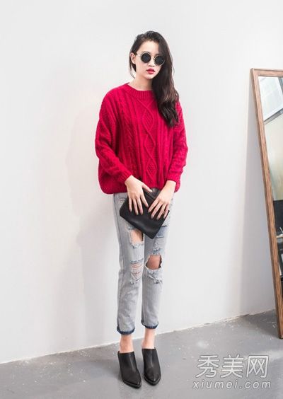 秋天穿一件基本的毛衣+牛仔裤就够了。
