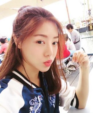 如何用长发打半个球?长发绑半丸子头的步骤图