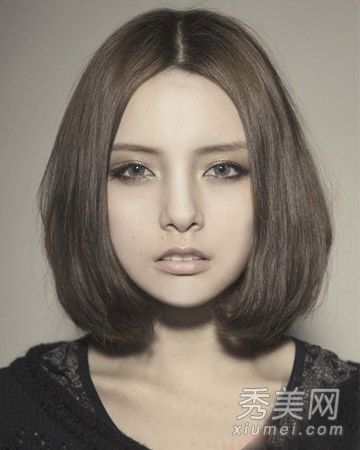 2014年胖女孩秀瘦的头发和圆脸可以精致和小